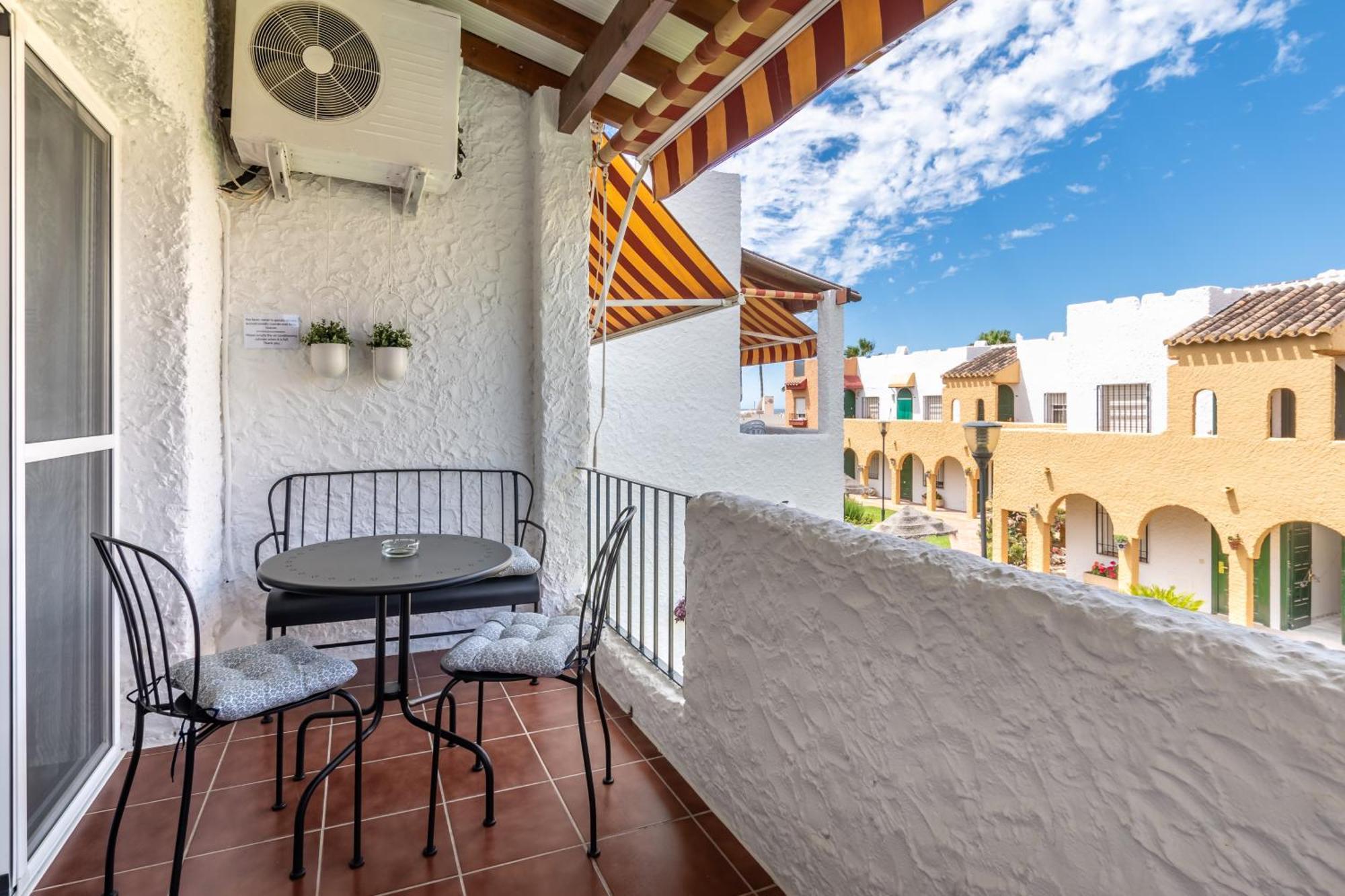 Renovated Apartment On Beachside With Pool Nerja Kültér fotó